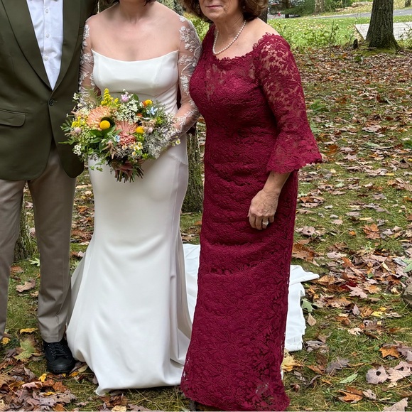 Lace Burgundy Maxi Gown with Sweetheart Neckline and 3/4 Bell Sleeves - Picture 7 of 8
